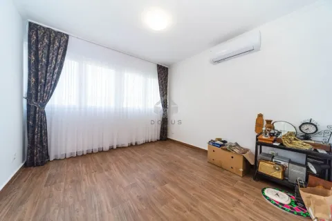 Rent, three bedroom apartment, 100m², Preko Morače, Podgorica - image 7