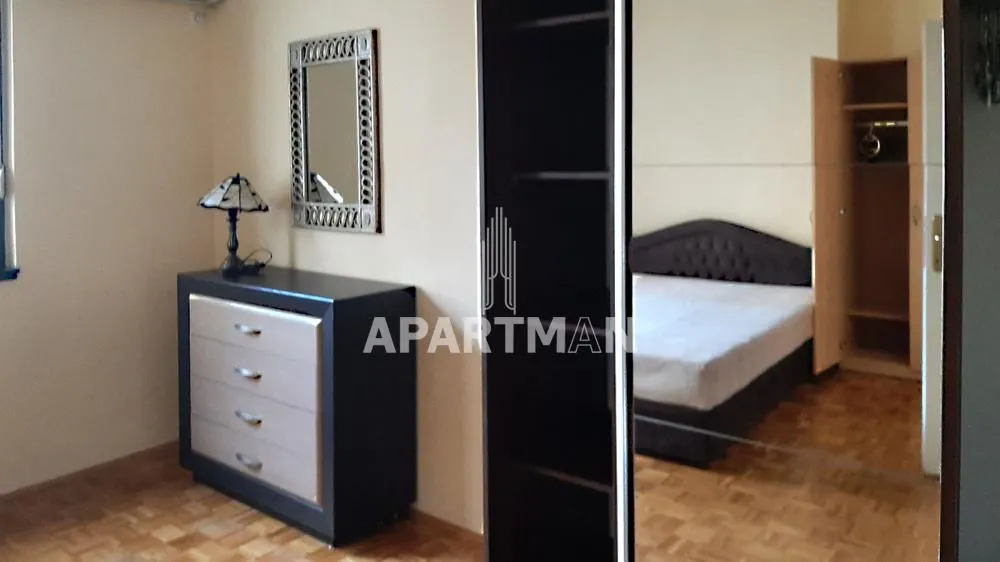 Izdavanje, četvorosoban stan, 102m², Vračar Centar, Vračar Sve Podlokacije