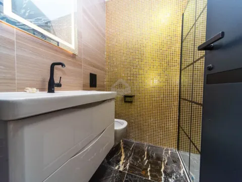 Izdavanje, trosoban stan, 111m², Vezirov Most, Podgorica - image 13