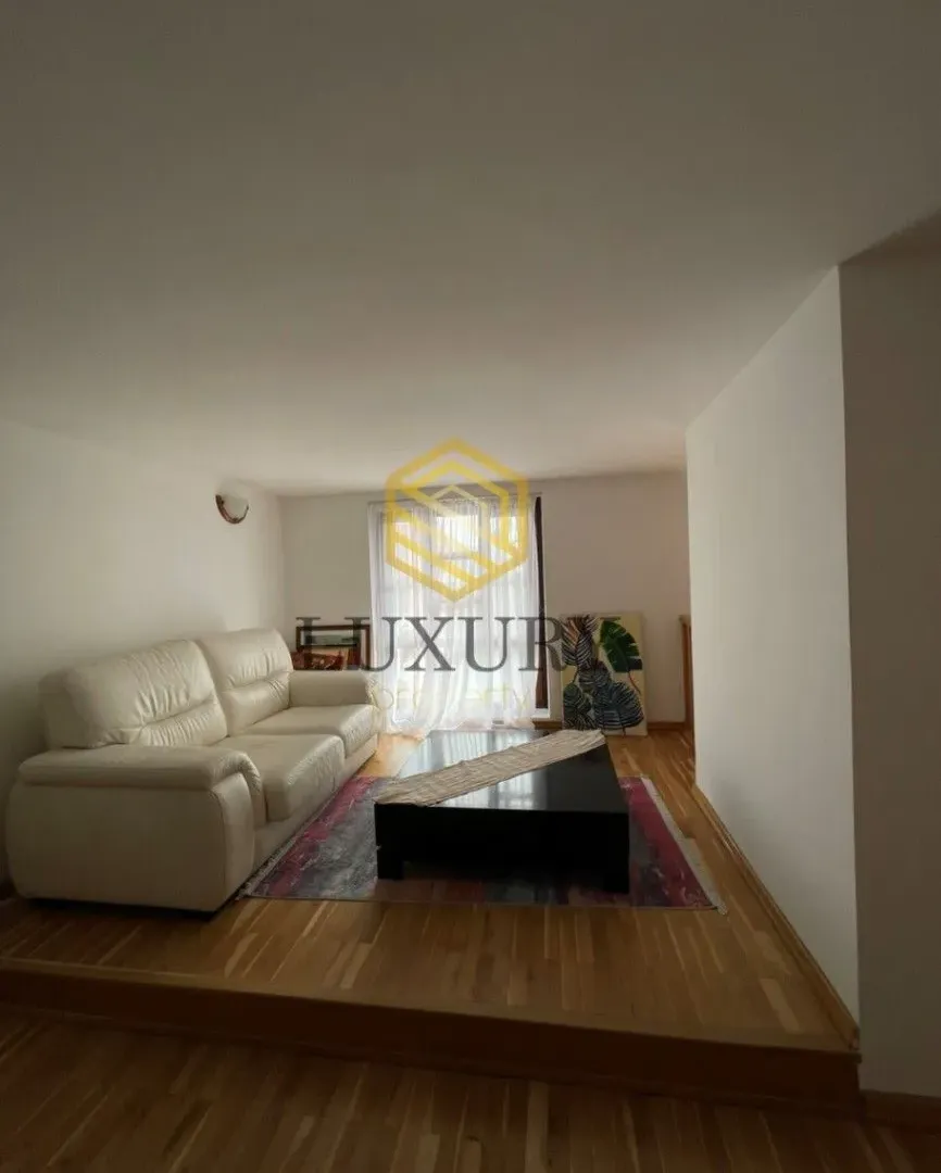 Izdavanje, kuća, 280m², Pod Goricom, Podgorica