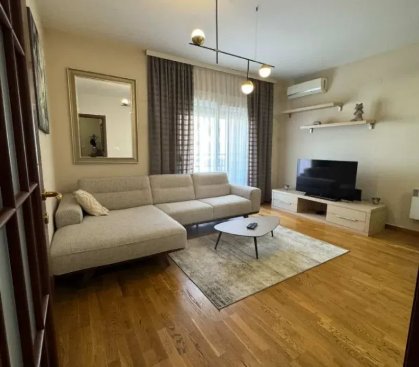 Izdavanje, dvosoban stan, 74m², City Kvart, Podgorica