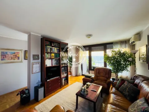 Sale, five bedroom apartment, 151m², Vašarište, Kragujevac - image 2