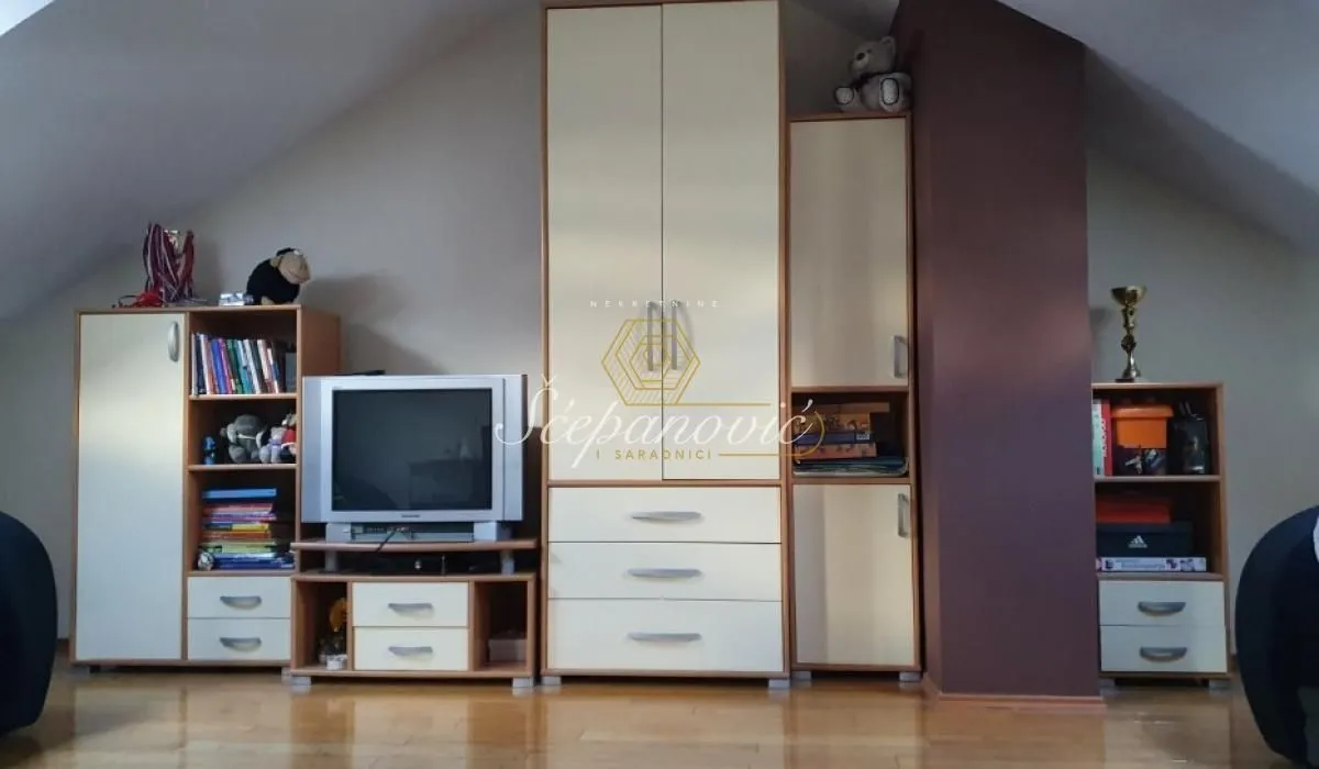 Prodaja, trosoban stan, 113m², Nova Detelinara, Novi Sad Sve Podlokacije