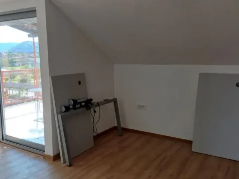 Izdavanje, poslovni prostor, 70m², Golubovci, Podgorica