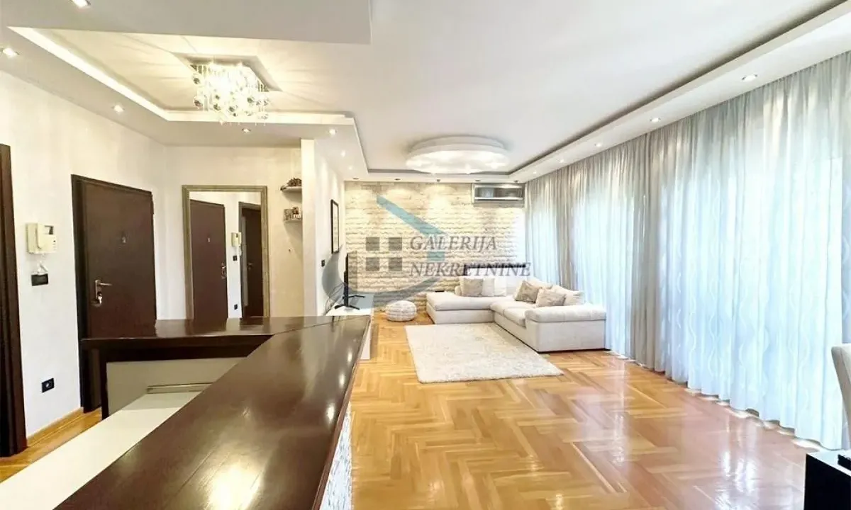 Izdavanje, četvorosoban stan, 97m², Vračar Sve Podlokacije, Beograd