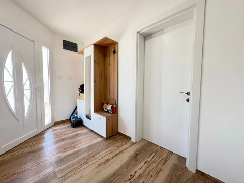 Sale, house, 170m², Zagorič, Podgorica - image 11