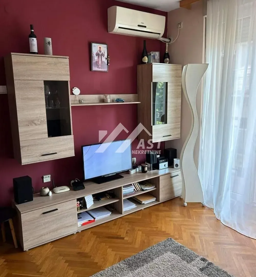 Izdavanje, trosoban stan, 72m², Grbavica, Novi Sad Sve Podlokacije