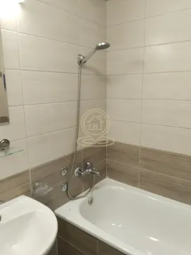 Kupatilo sa kadom, tuš baterijom i umivaonikom. - image 15