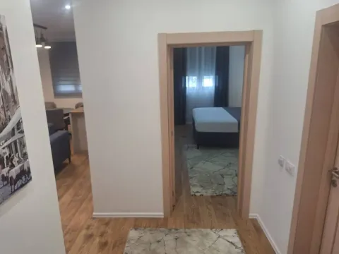 Rent, one bedroom apartment, 50m², Tivat, Crna Gora - image 11