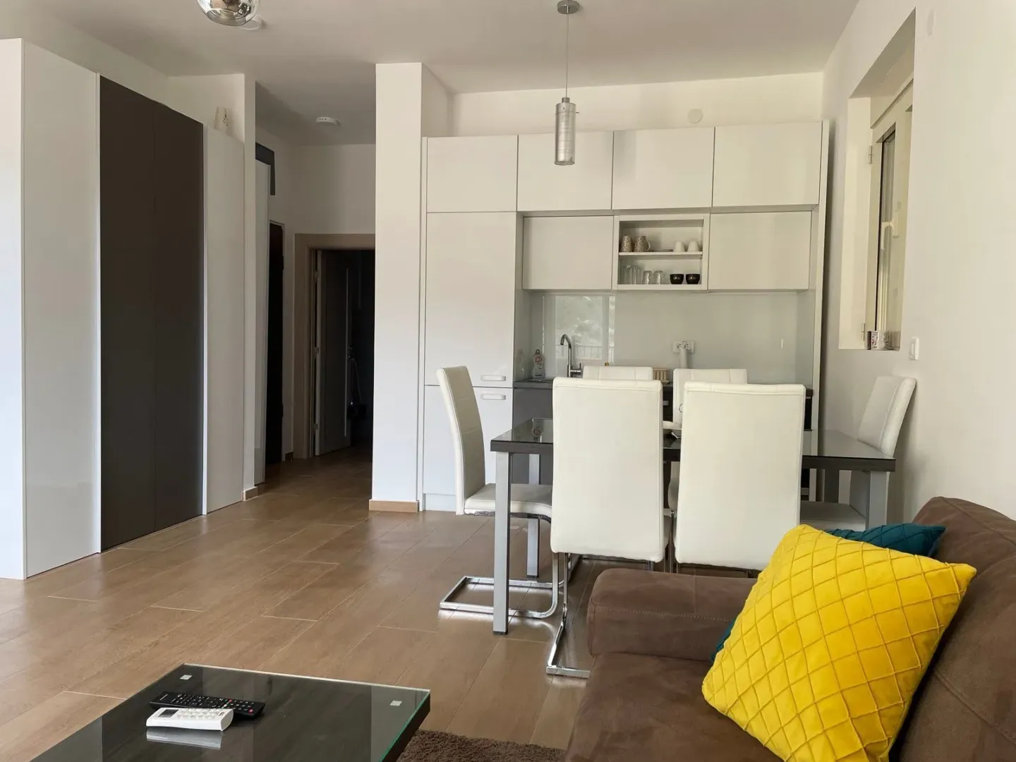 Izdavanje, jednosoban stan, 63m², Pržno, Budva