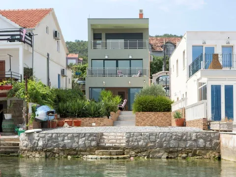 Sale, house, 190m², Kotor, Crna Gora - image 1