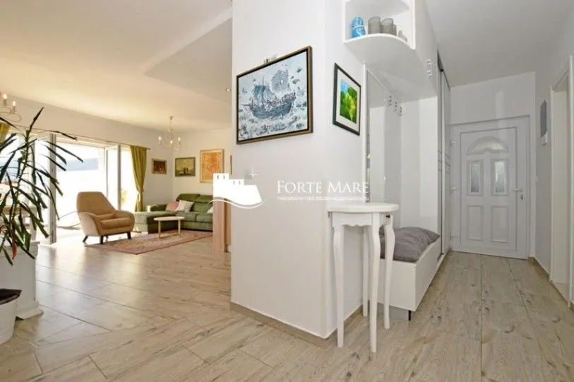 Prodaja, dvosoban stan, 70m², Baošići, Herceg Novi