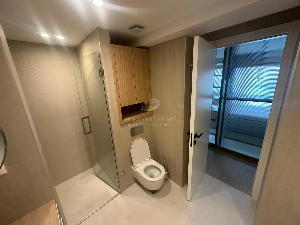 Izdavanje, četvorosoban stan, 130m², Južni Bulevar, Vračar Sve Podlokacije