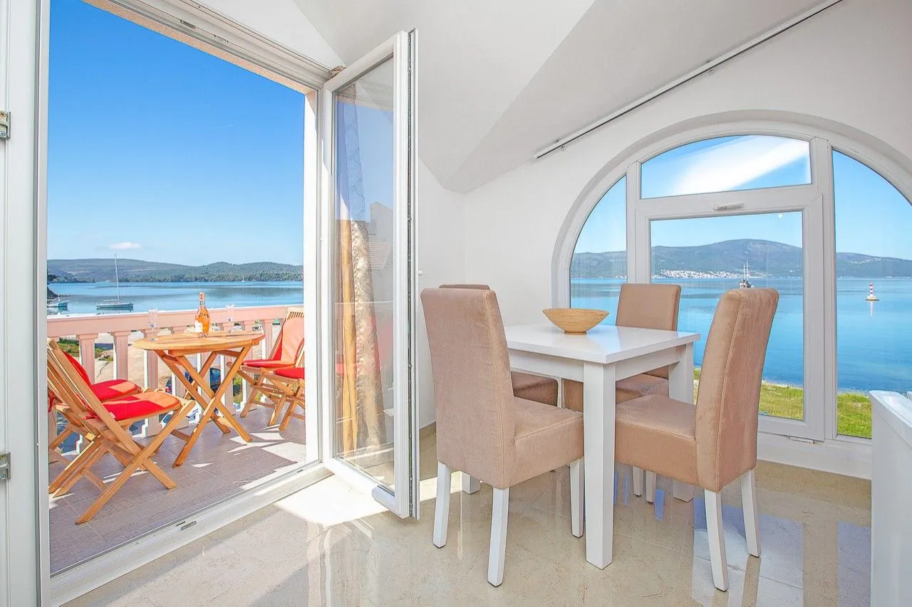 Rent, one bedroom apartment, 65m², Centar, Tivat