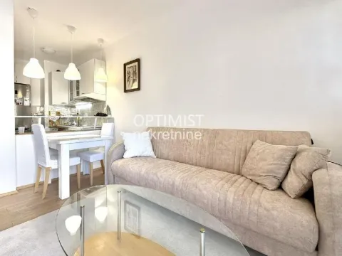 Izdavanje, jednosoban stan, 40m², Stari Grad, Beograd