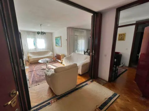 Izdavanje, trosoban stan, 87m², Centar, Bar - image 3