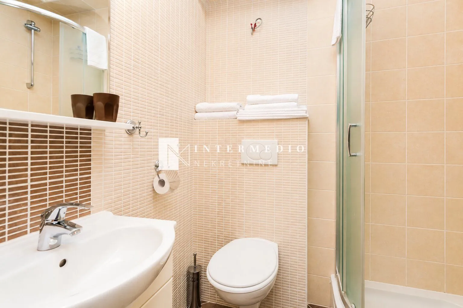 Izdavanje, jednosoban stan, 50m², Topla, Herceg Novi