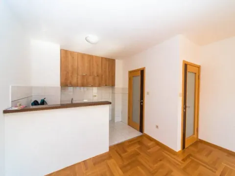 Izdavanje, jednosoban stan, 53m², Pobrežje, Podgorica - image 3