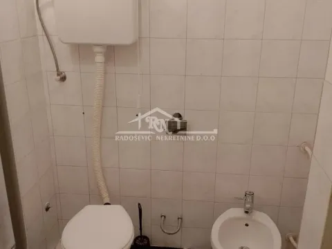 Izdavanje, kuća, 180m², Čukarica, Beograd - image 14