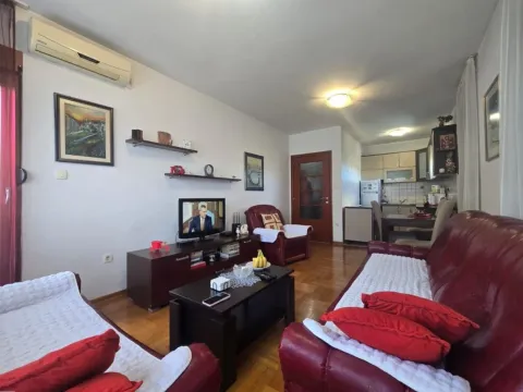 Prodaja, jednosoban stan, 52m², Centar, Nikšić - image 1