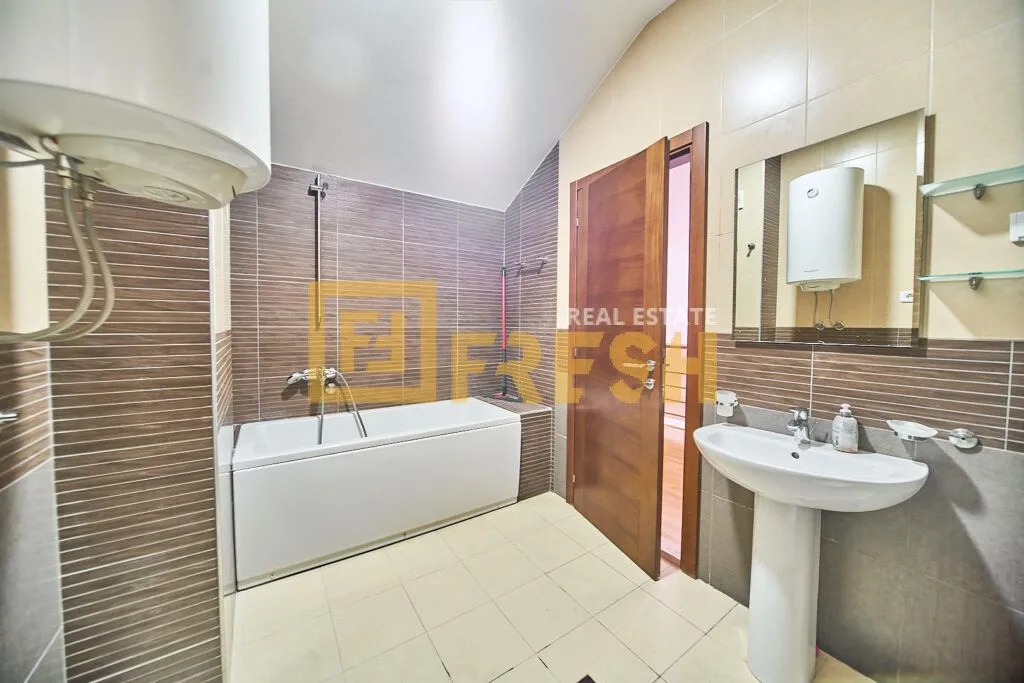 Prodaja, dvosoban stan, 122m², Tološi, Podgorica
