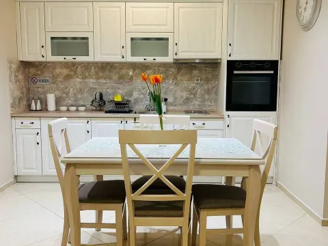 Izdavanje, jednosoban stan, 36m², Dobrota, Kotor - image 14