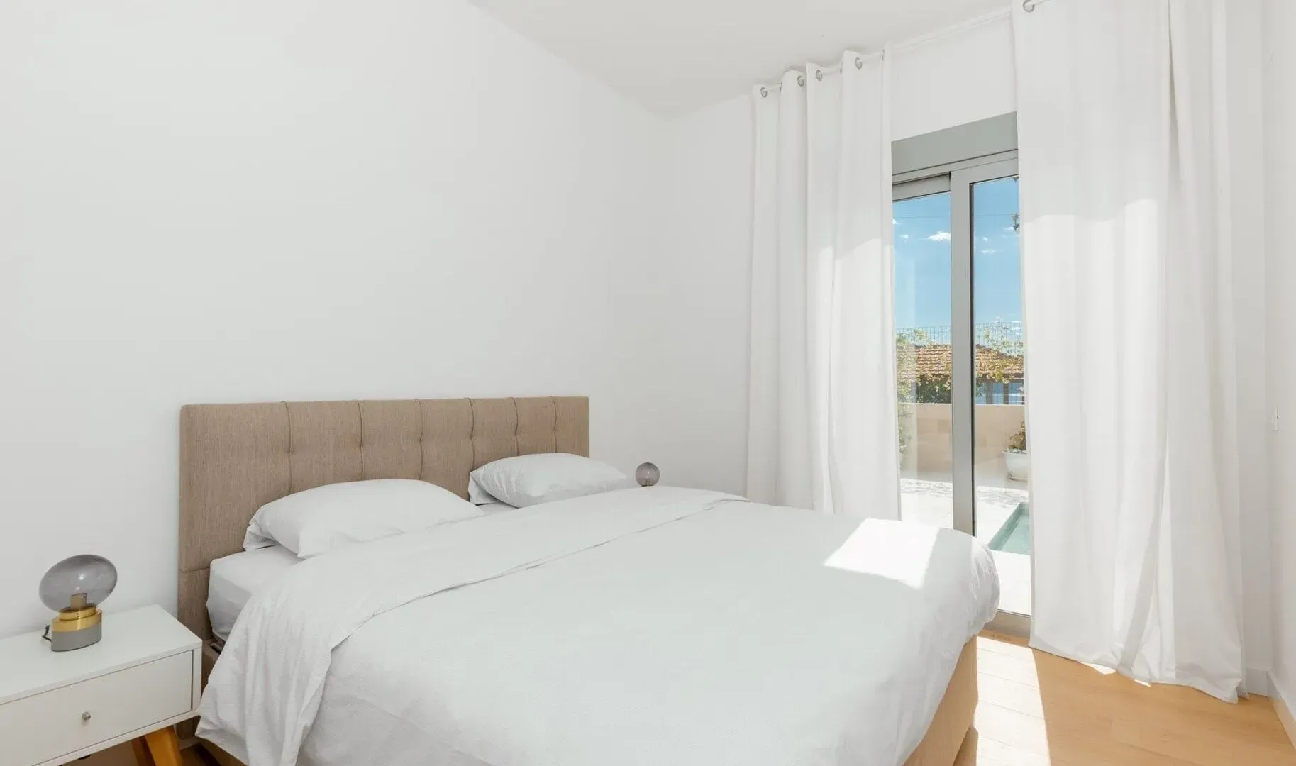 Izdavanje, četvorosoban stan, 273m², Marići, Tivat