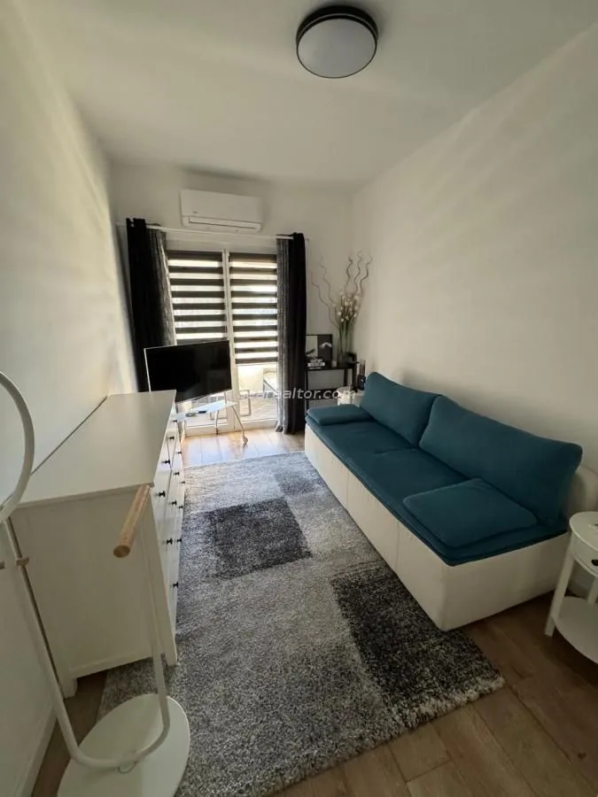 Izdavanje, jednosoban stan, 60m², Centar, Tivat