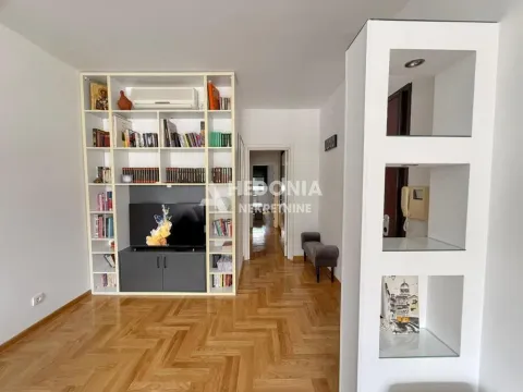 Izdavanje, dvosoban stan, 56m², Kalenić Pijaca, Vračar Sve Podlokacije - image 2