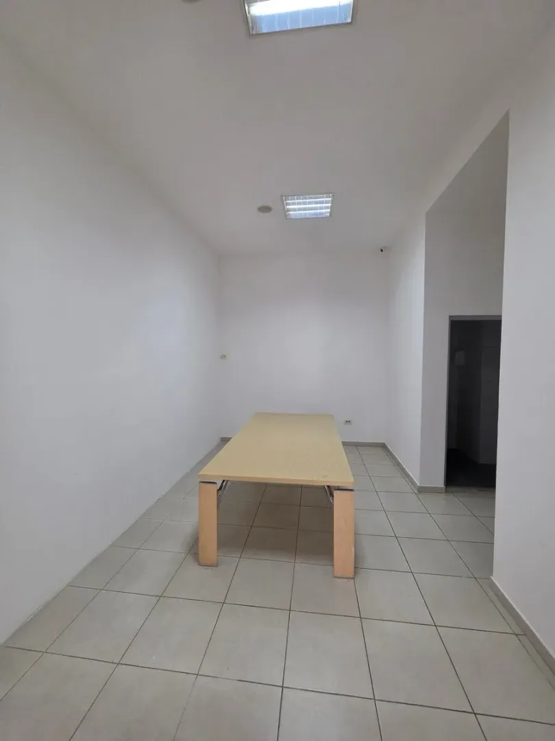Rent, office space, 128m², Tološka šuma, Podgorica