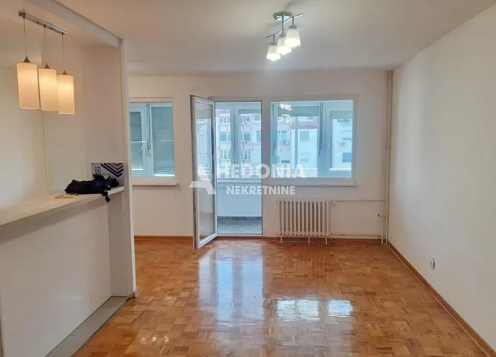 Prodaja, dvosoban stan, 76m², Novi Beograd Blok 72, Novi Beograd Sve Podlokacije