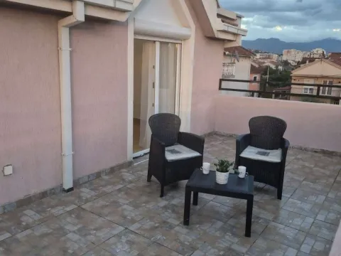 Izdavanje, dvosoban stan, 118m², Tološi, Podgorica - image 11