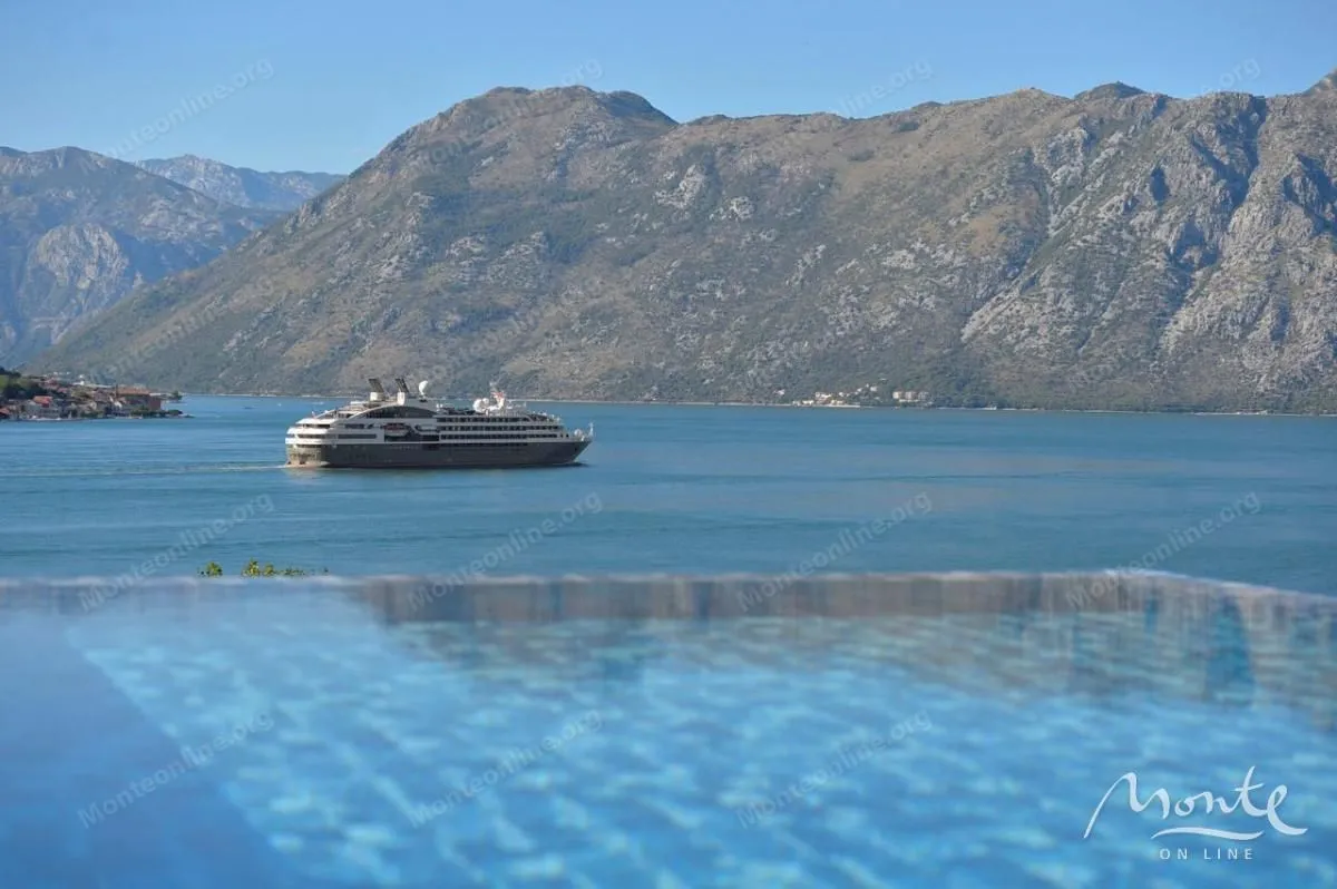 Prodaja, trosoban stan, 204m², Dobrota, Kotor