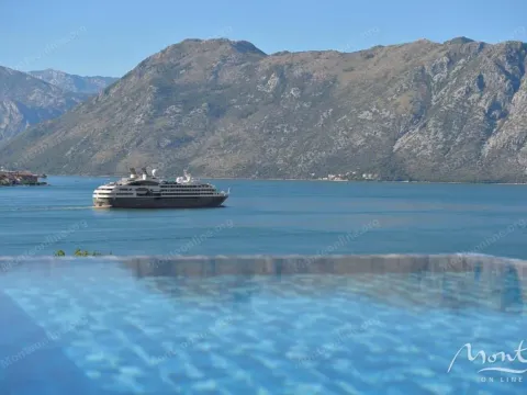 Sale, three bedroom apartment, 204m², Dobrota, Kotor - image 24