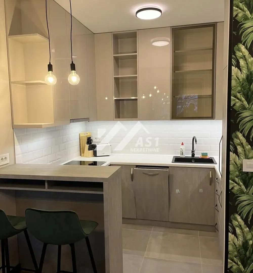 Izdavanje, dvosoban stan, 45m², Rotkvarija, Novi Sad Sve Podlokacije