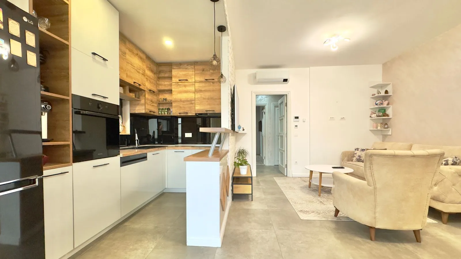 Izdavanje, trosoban stan, 76m², Kava, Tivat
