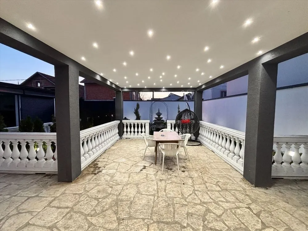 Prodaja, kuća, 222m², Borča Sve Podlokacije, Beograd