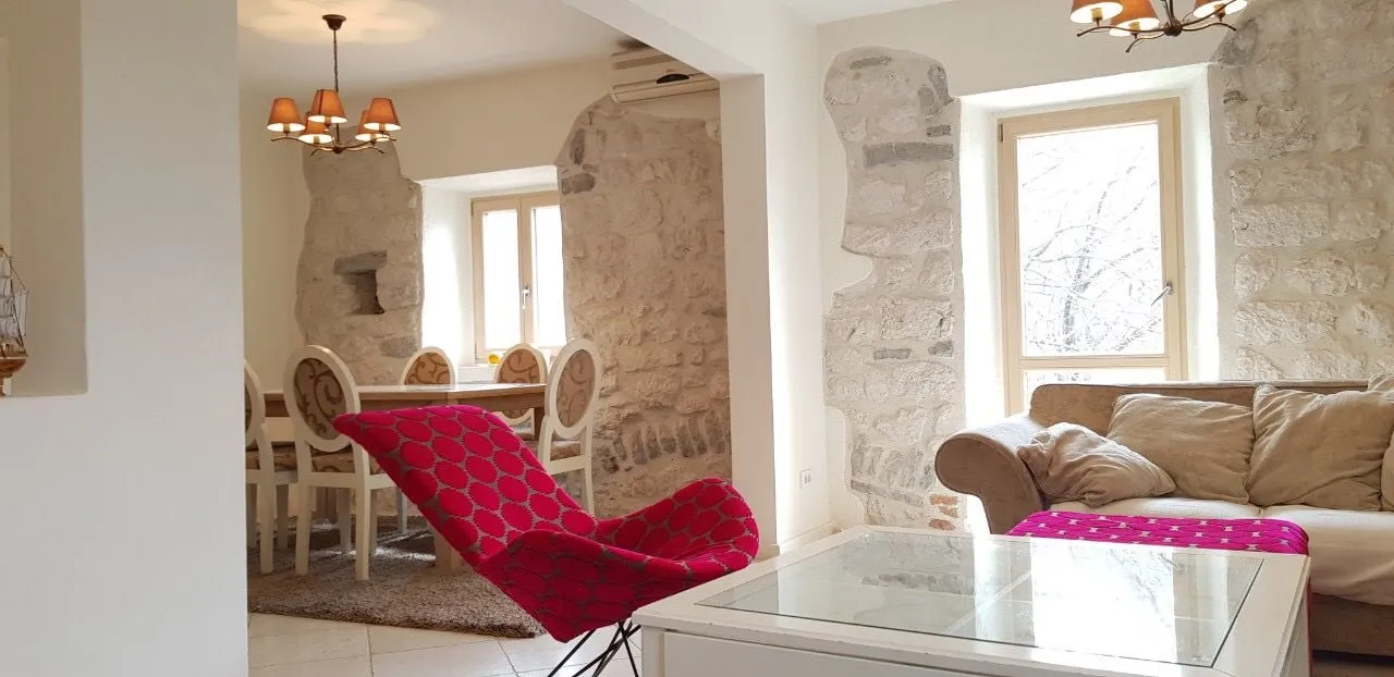 Prodaja, stan, 87m², Dobrota, Kotor