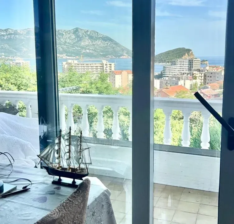 Rent, three bedroom apartment, 85m², Babin Do, Budva