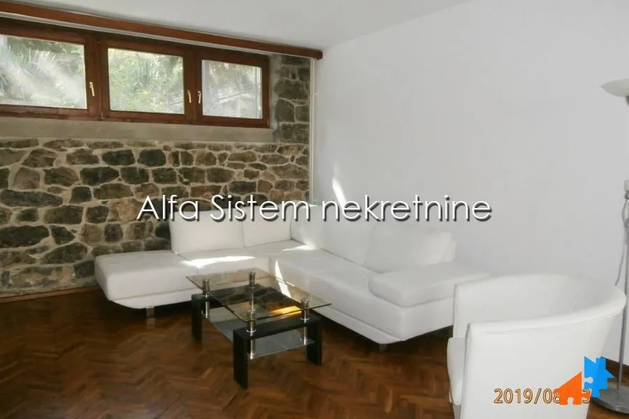 Izdavanje, četvorosoban stan, 120m², Savski Venac, Beograd