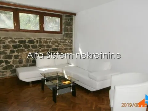 Izdavanje, četvorosoban stan, 120m², Savski Venac, Beograd - image 1