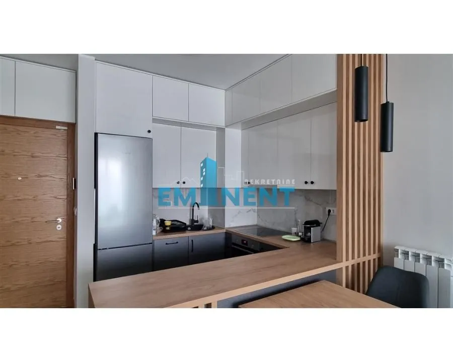 Izdavanje, trosoban stan, 70m², Novi Beograd Blok 65, Novi Beograd Sve Podlokacije