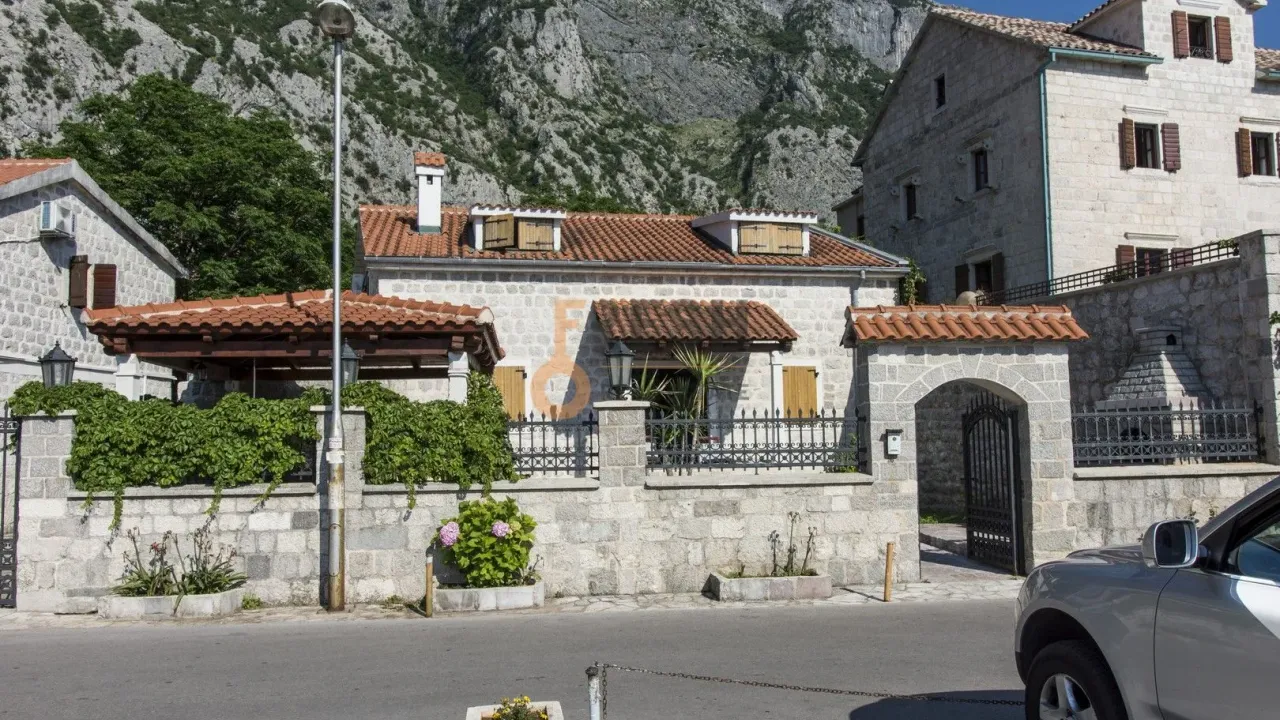 Prodaja, kuća, 170m², Kotor, Crna Gora