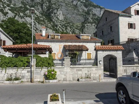 Prodaja, kuća, 170m², Kotor, Crna Gora
