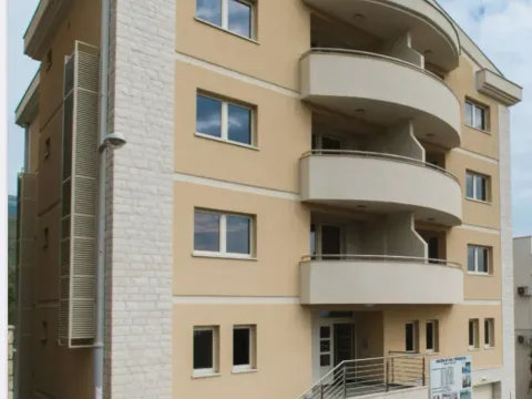 Sale, one bedroom apartment, 45m², Bečići, Budva - image 1