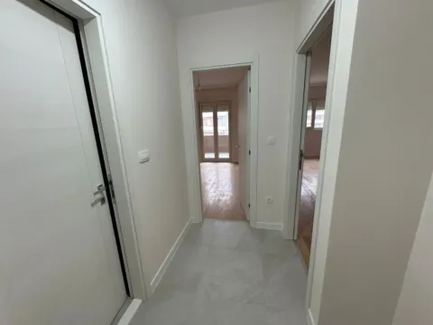 Izdavanje, jednosoban stan, 48m², Central Point, Podgorica - image 2