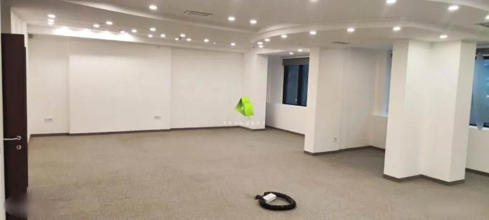 Rent, office space, 235m², Medijana, Niš