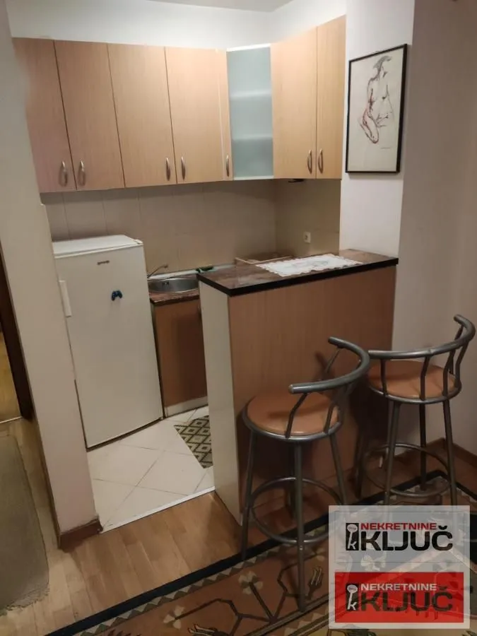 Izdavanje, garsonjera, 27m², Grbavica, Novi Sad Sve Podlokacije