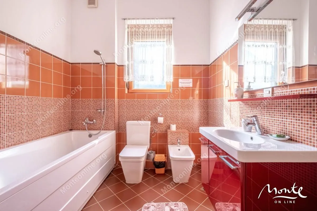 Prodaja, dvosoban stan, 104m², Orahovac, Kotor