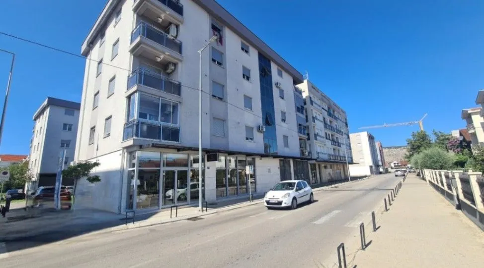 Izdavanje, dvosoban stan, 66m², Blok 6, Podgorica